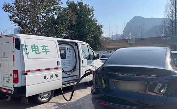 喀喇沁旗汽车搭电