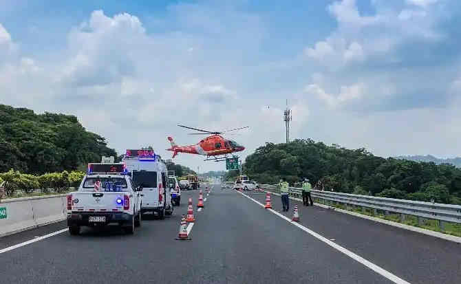 喀喇沁旗高速公路汽车救援案例